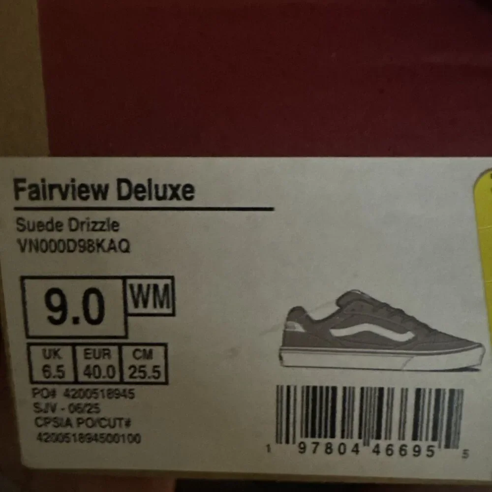 VANS Fairview Deluxe Suede Gray White Women's Low Top Sneakers Sz 9 NEW
